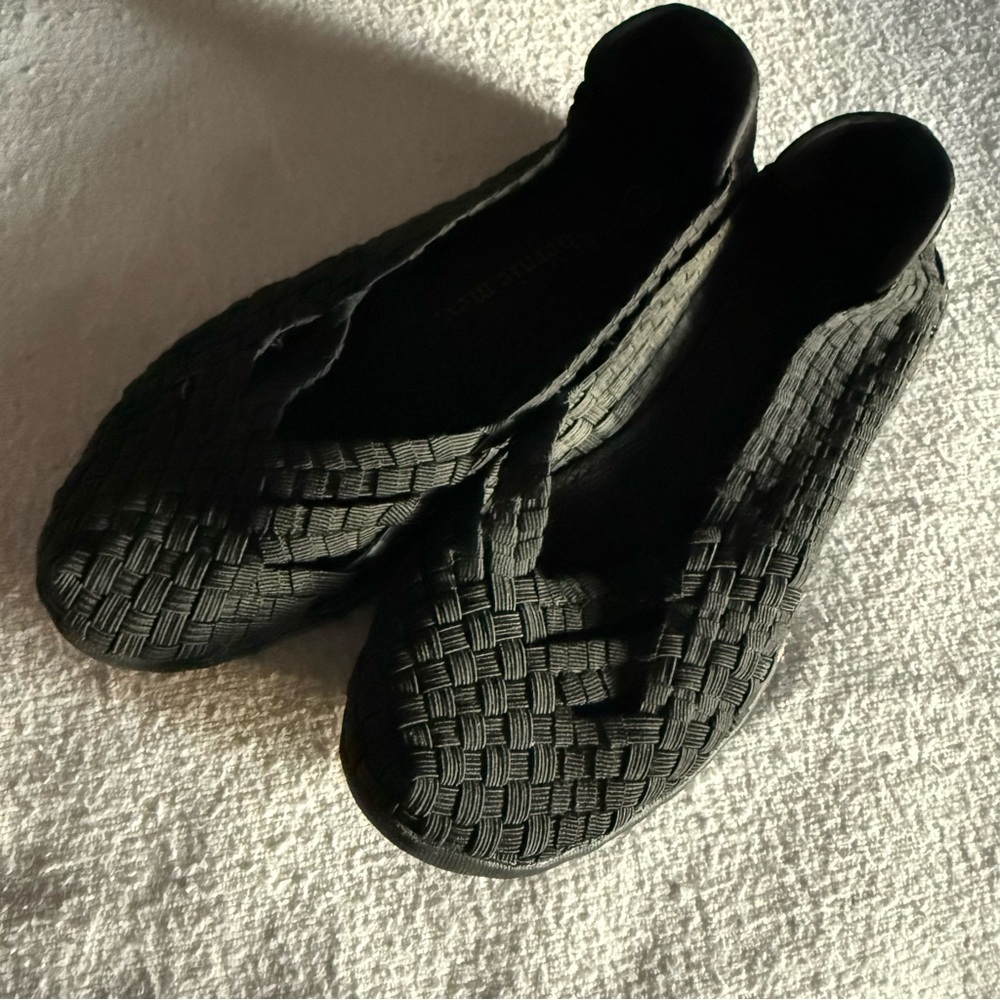 BM Bernie Mev Black Woven Round Toe Flat Slip On - Picture 1 of 11